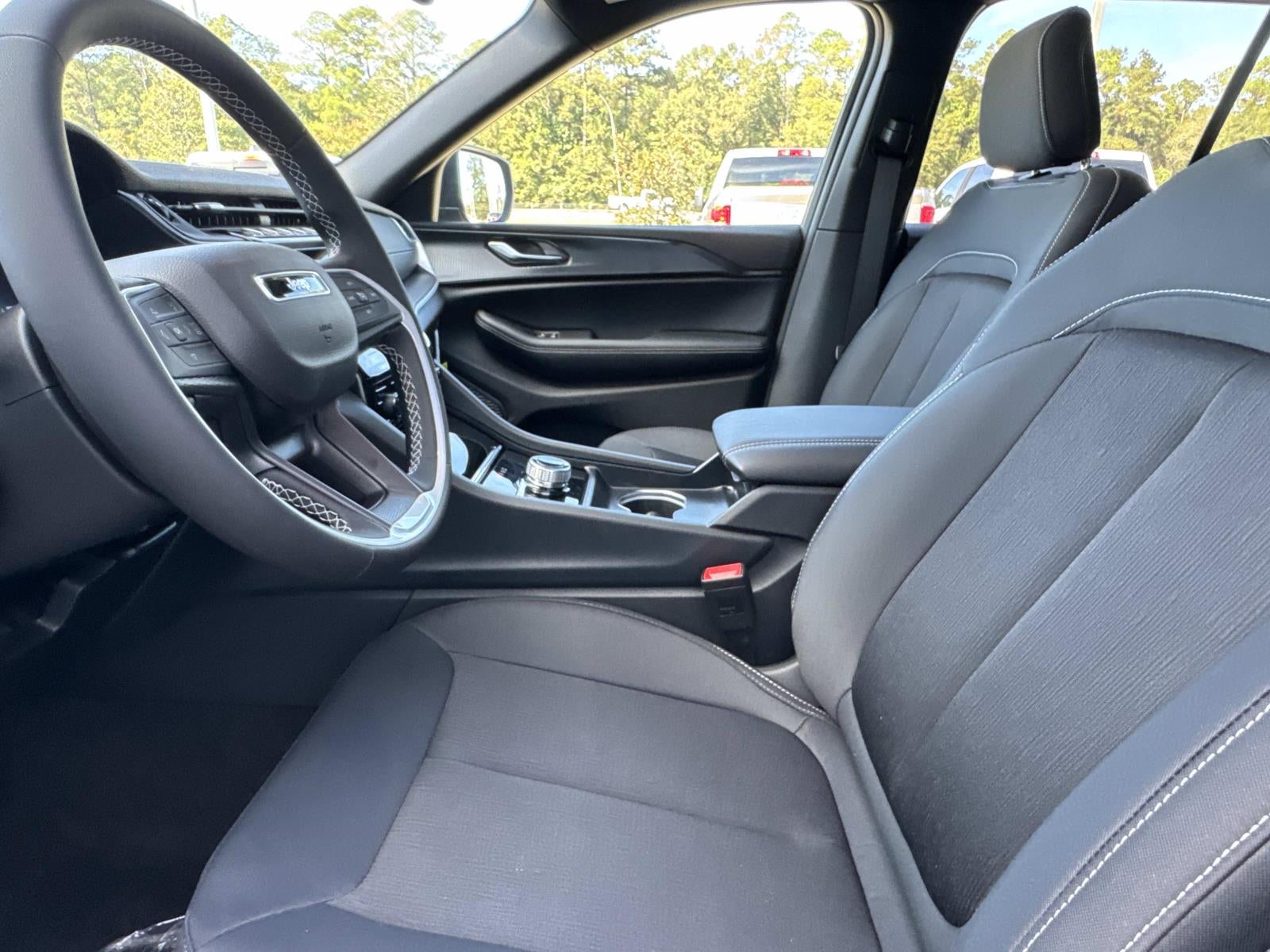 2025 Jeep Grand Cherokee GRAND CHEROKEE LAREDO X 4X2