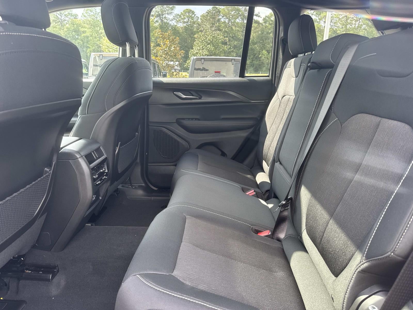 2025 Jeep Grand Cherokee GRAND CHEROKEE LAREDO X 4X2