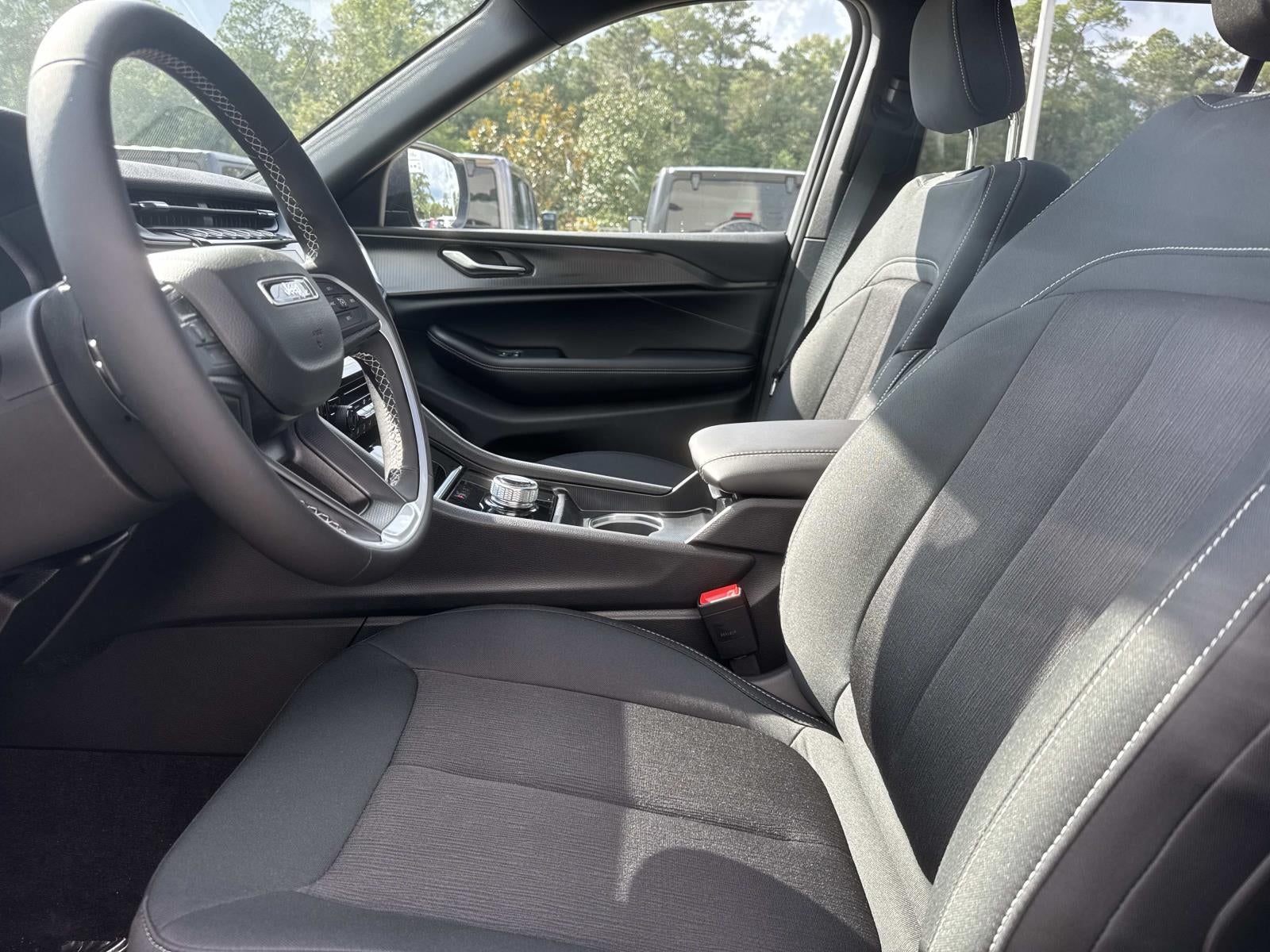 2025 Jeep Grand Cherokee GRAND CHEROKEE LAREDO X 4X2