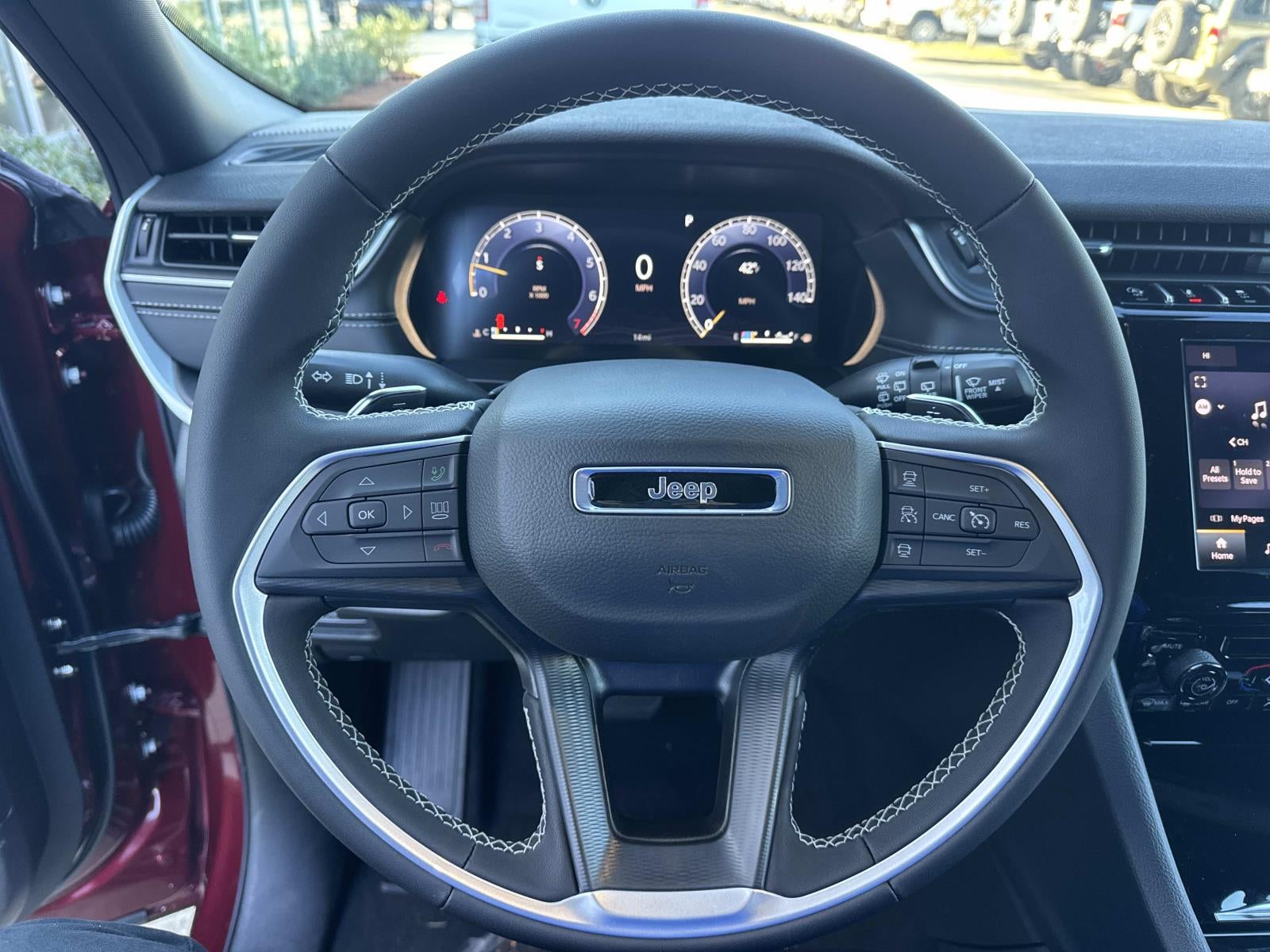 2025 Jeep Grand Cherokee GRAND CHEROKEE LAREDO 4X2