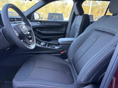 2025 Jeep Grand Cherokee GRAND CHEROKEE LAREDO 4X2