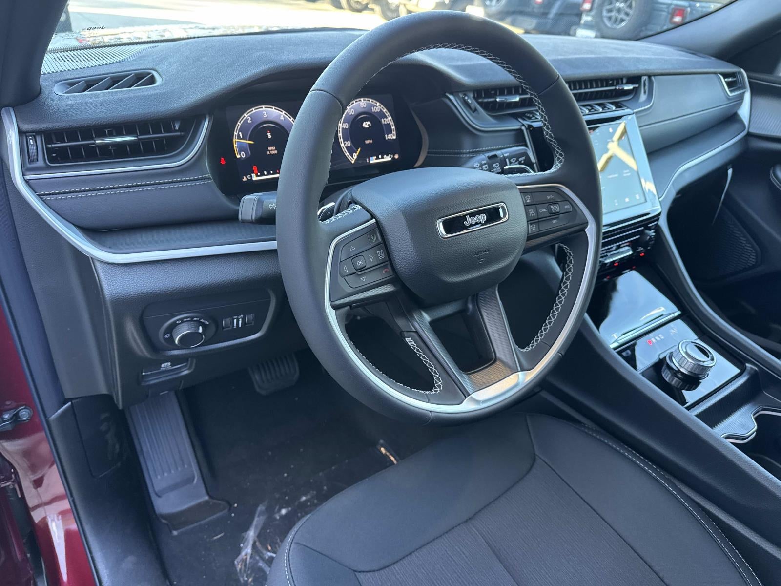 2025 Jeep Grand Cherokee GRAND CHEROKEE LAREDO 4X2