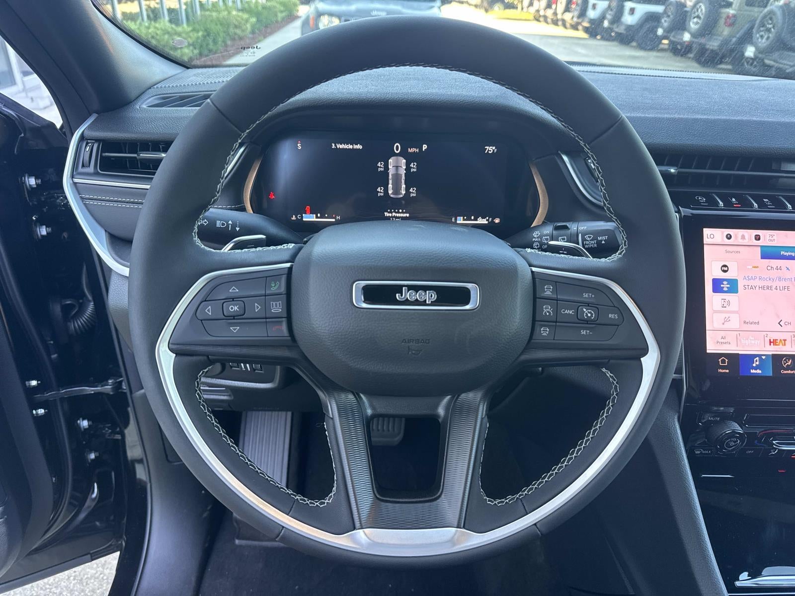 2027 Jeep Grand Cherokee Laredo