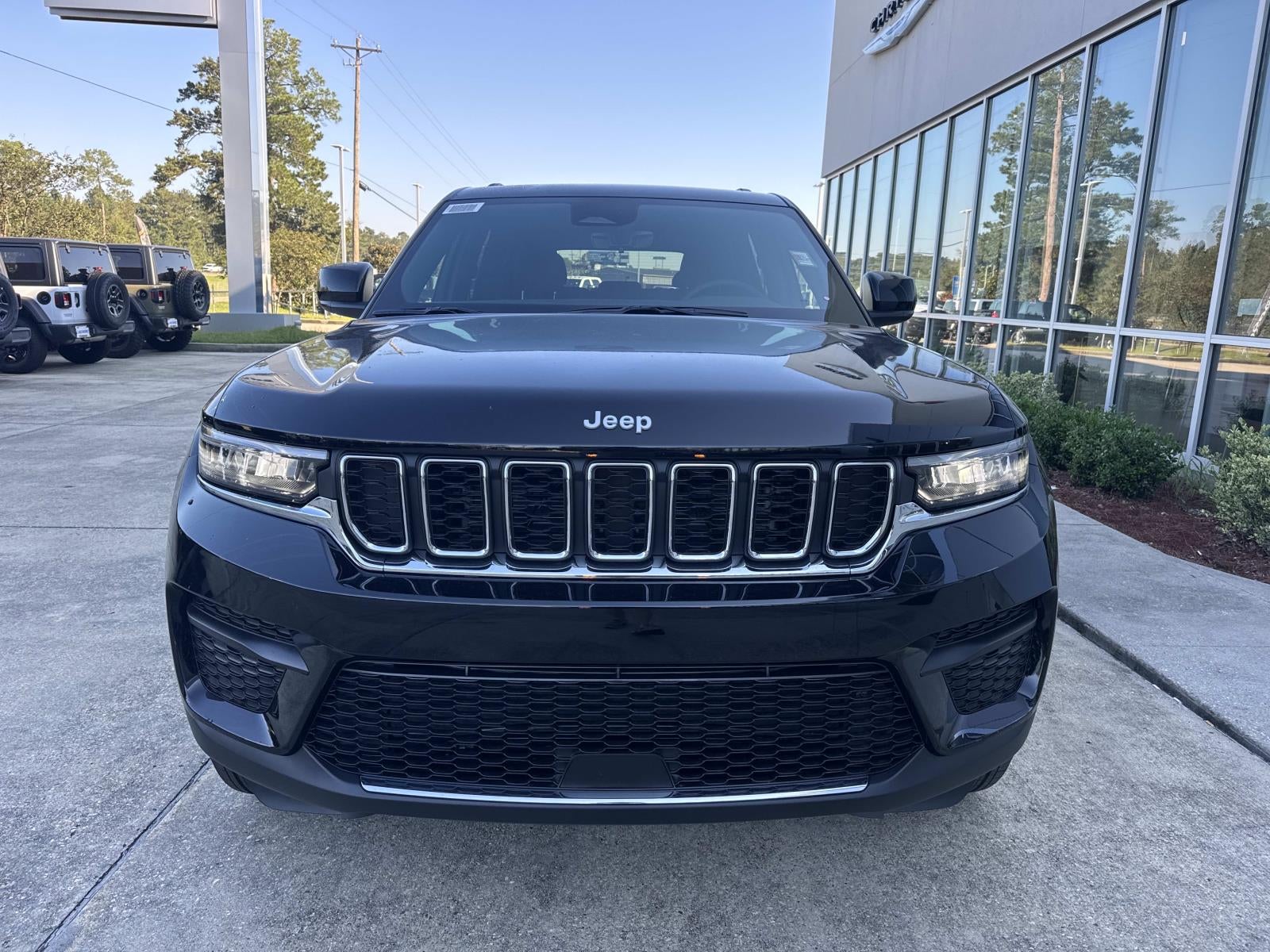 2027 Jeep Grand Cherokee Laredo