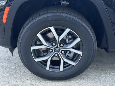 2027 Jeep Grand Cherokee Laredo