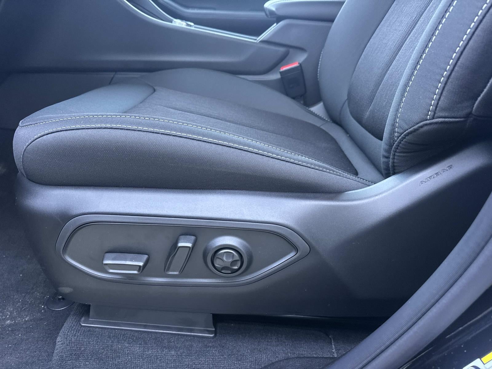 2027 Jeep Grand Cherokee Laredo