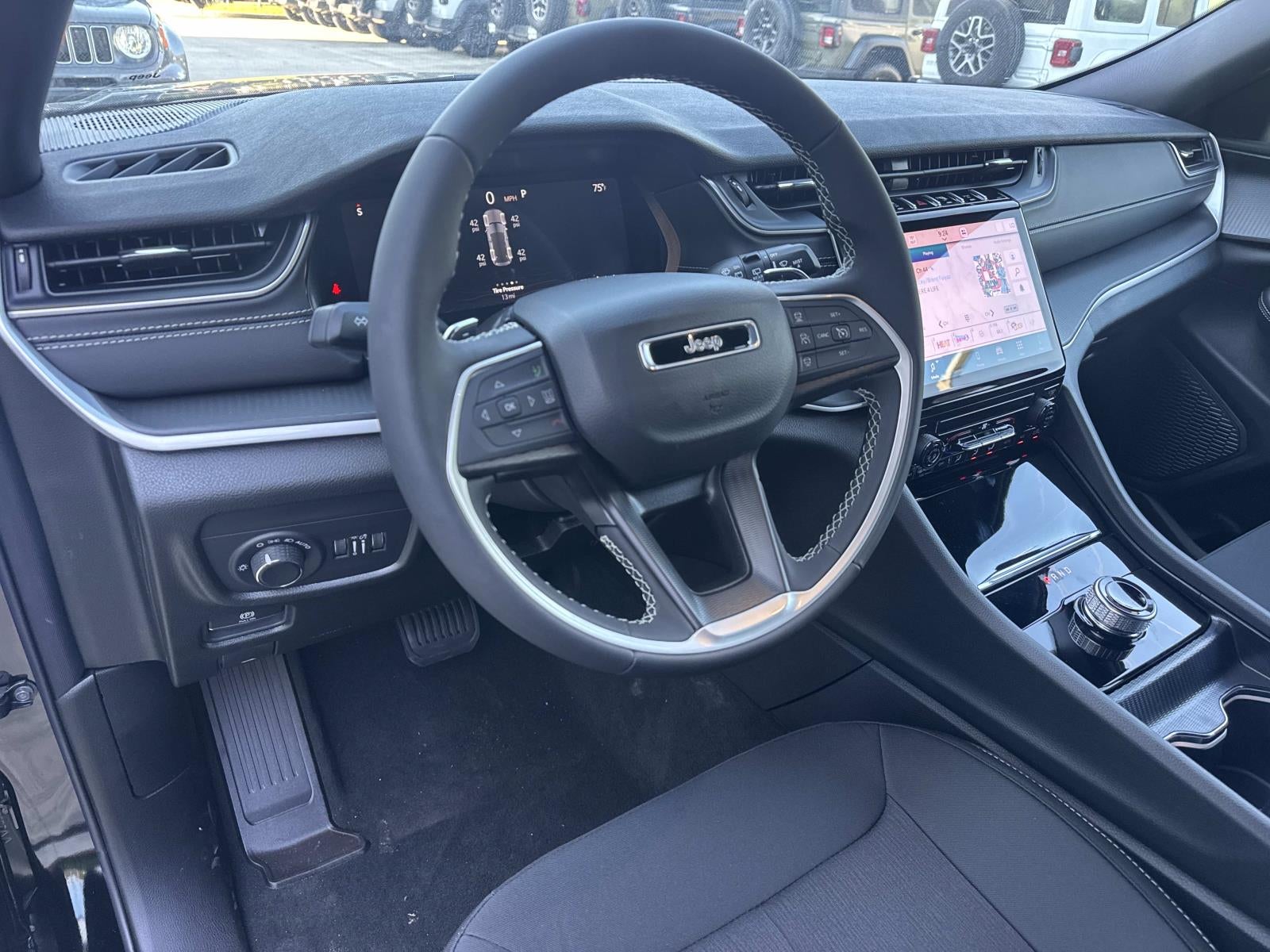 2027 Jeep Grand Cherokee Laredo
