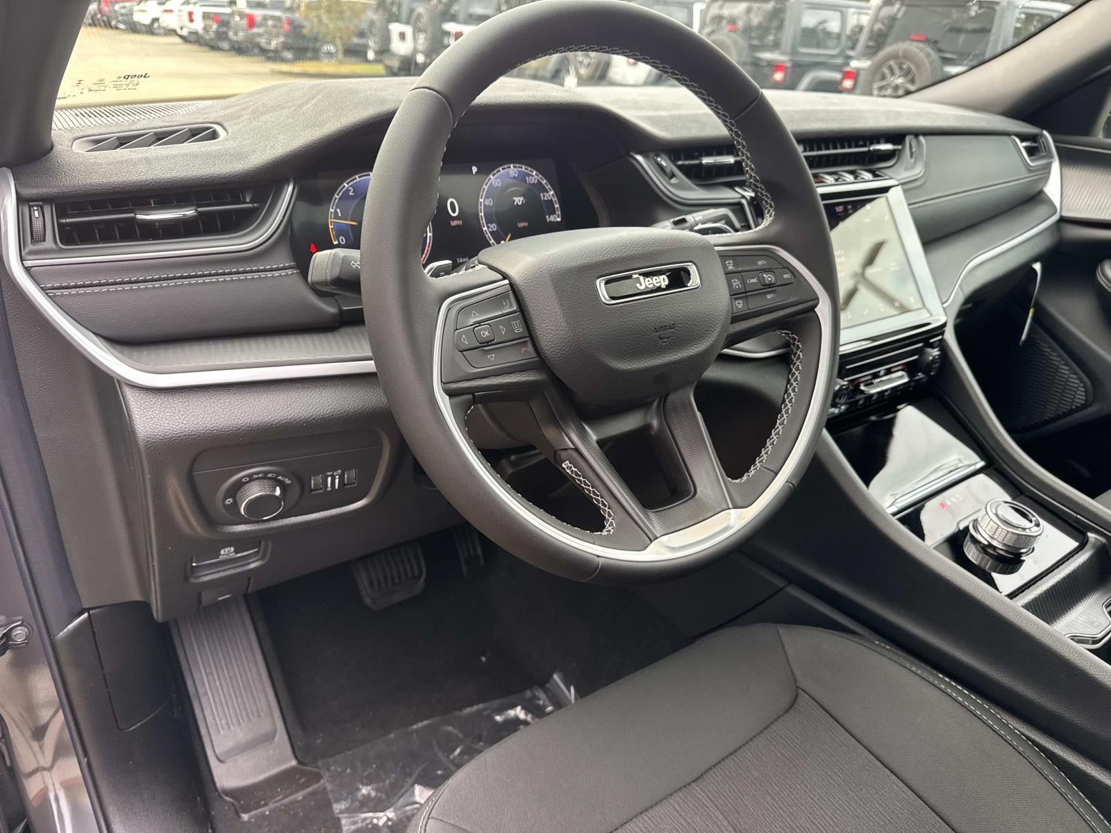 2025 Jeep Grand Cherokee GRAND CHEROKEE L LAREDO X 4X2