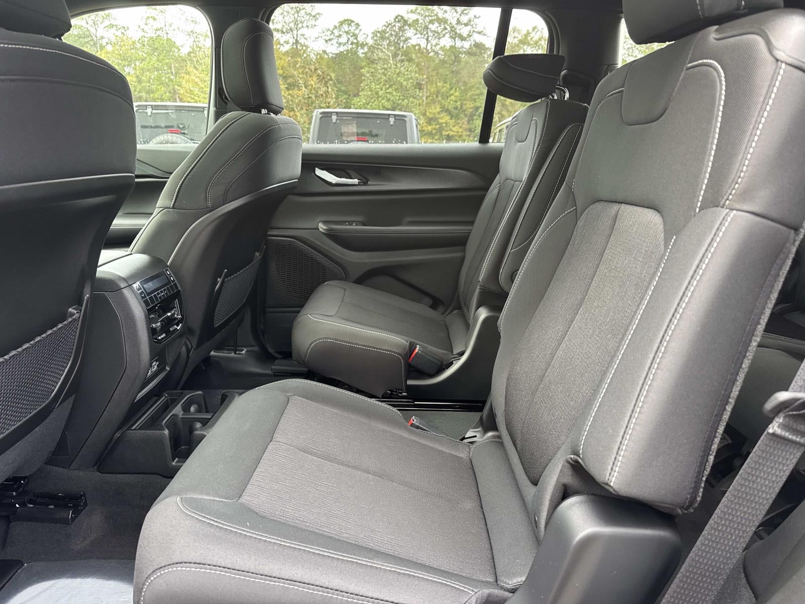 2025 Jeep Grand Cherokee GRAND CHEROKEE L LAREDO X 4X2