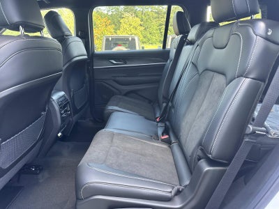 2026 Jeep Grand Cherokee Laredo Altitude