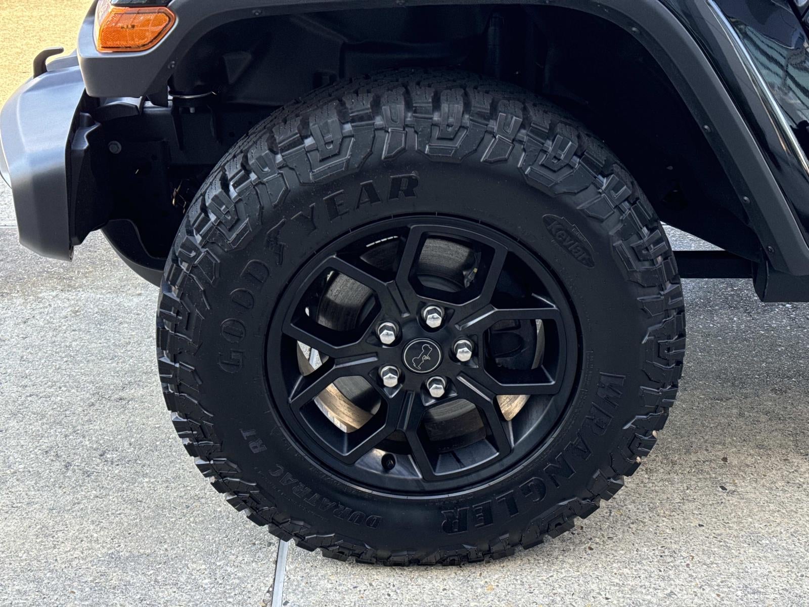 2025 Jeep Gladiator Sport photo 2