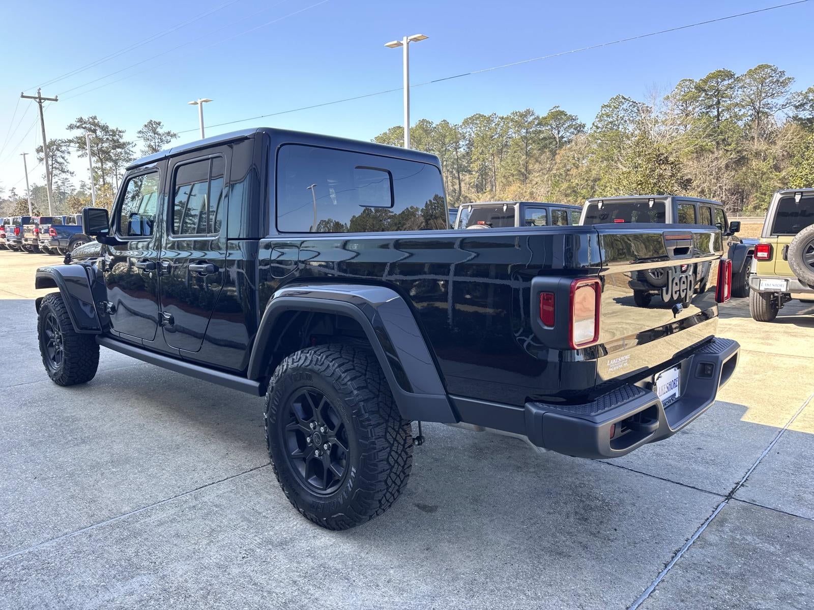 2025 Jeep Gladiator Sport photo 3