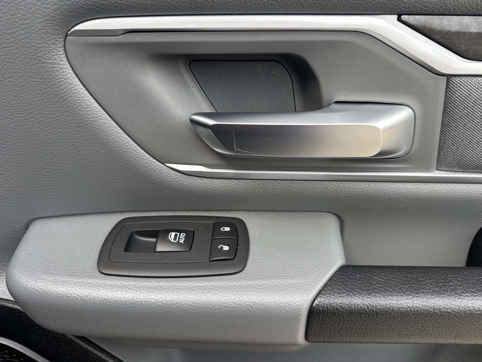 2020 RAM 1500 Big Horn Crew Cab 4x2 5'7' Box