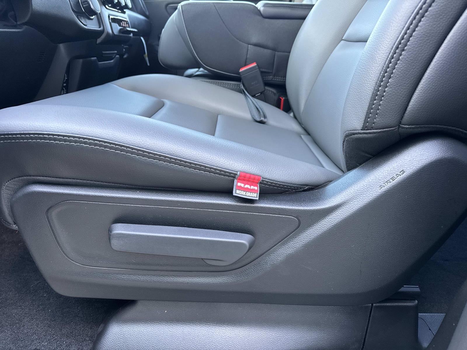 2026 RAM Ram 1500 RAM 1500 TRADESMAN CREW CAB 4X2 5'7' BOX