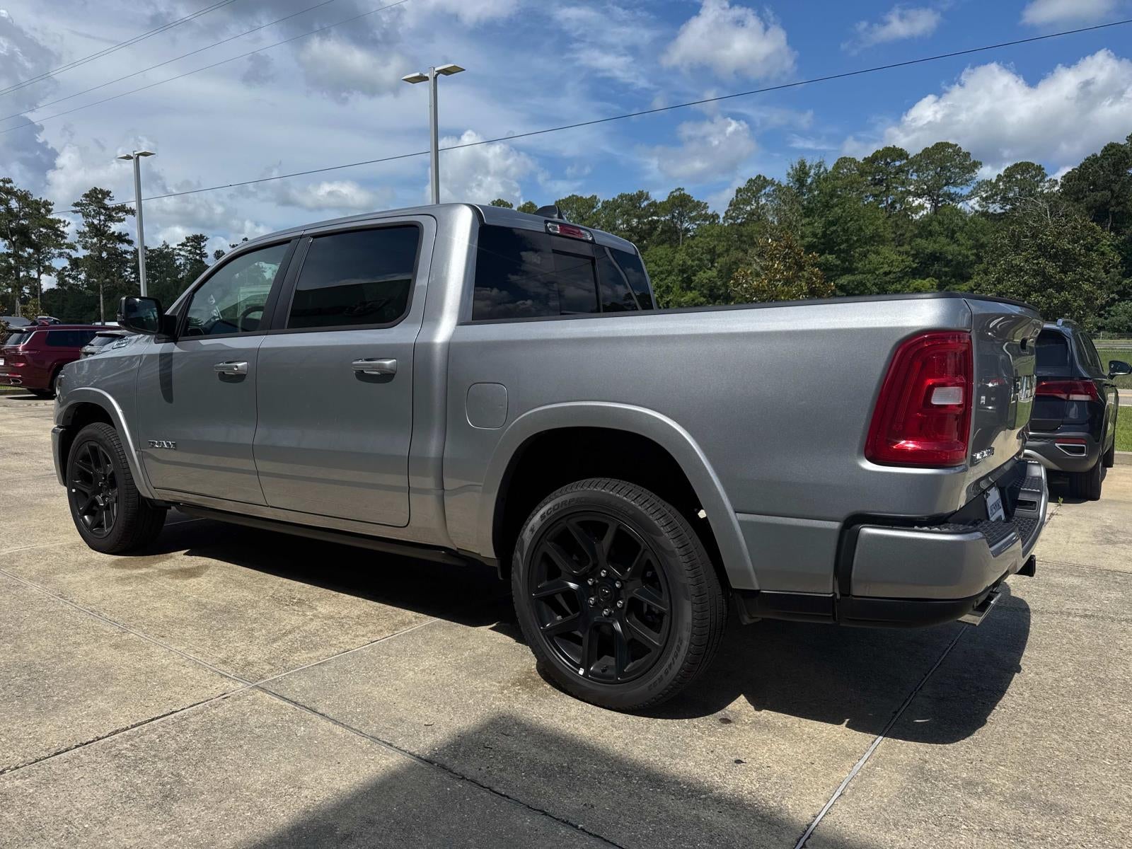 2025 RAM Ram 1500 RAM 1500 LARAMIE CREW CAB 4X2 5'7' BOX