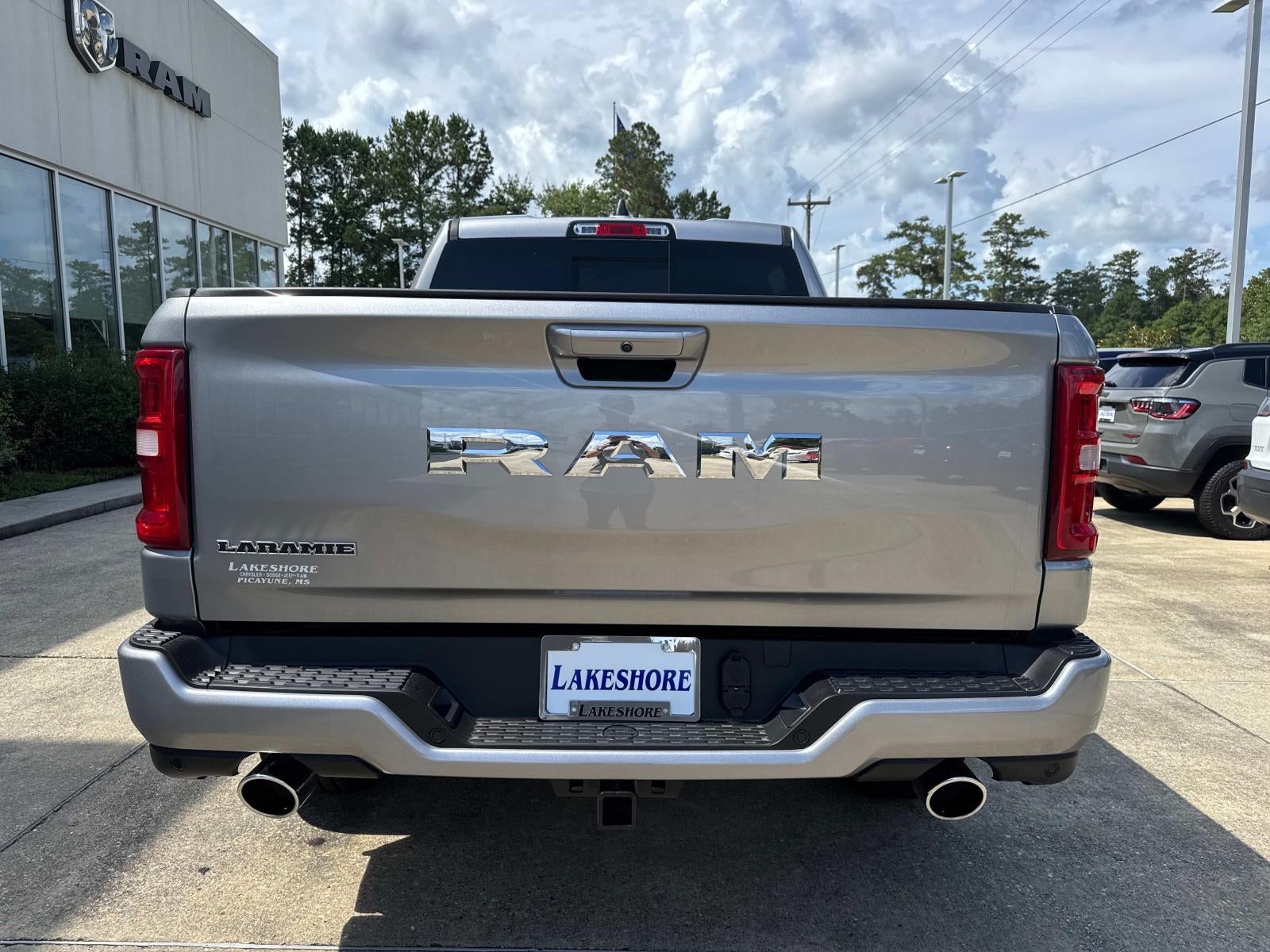 2025 RAM Ram 1500 RAM 1500 LARAMIE CREW CAB 4X2 5'7' BOX