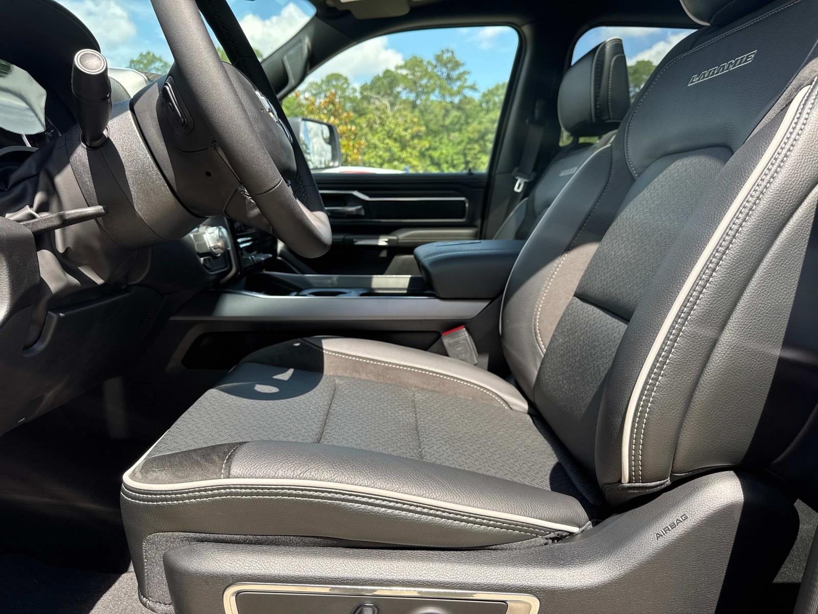 2025 RAM Ram 1500 RAM 1500 LARAMIE CREW CAB 4X2 5'7' BOX