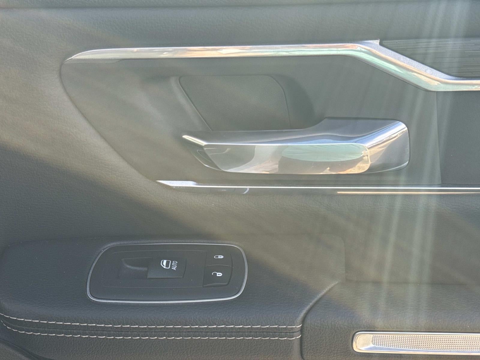 2023 RAM 1500 Laramie Crew Cab 4x4 5'7' Box