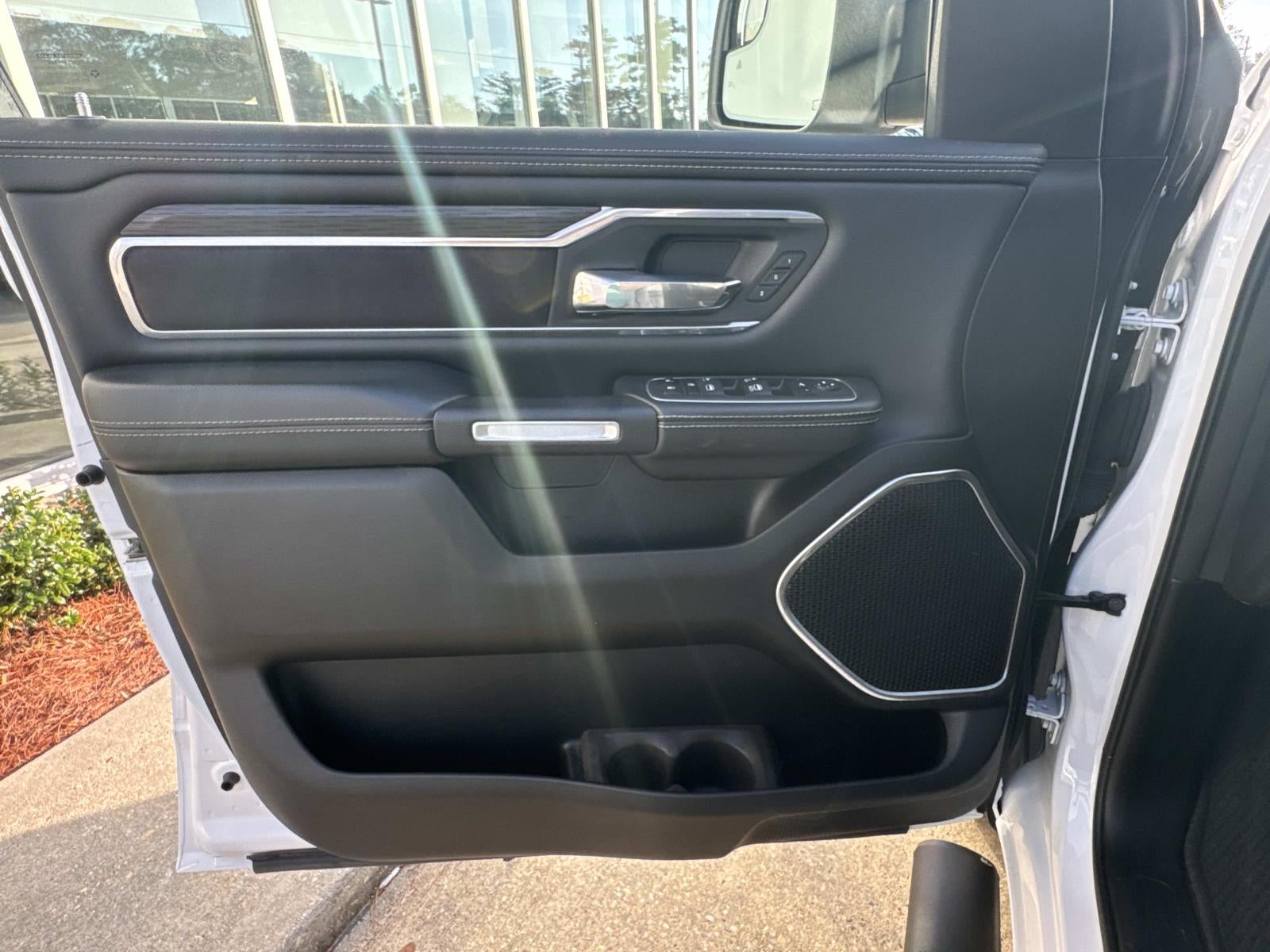 2023 RAM 1500 Laramie Crew Cab 4x4 5'7' Box