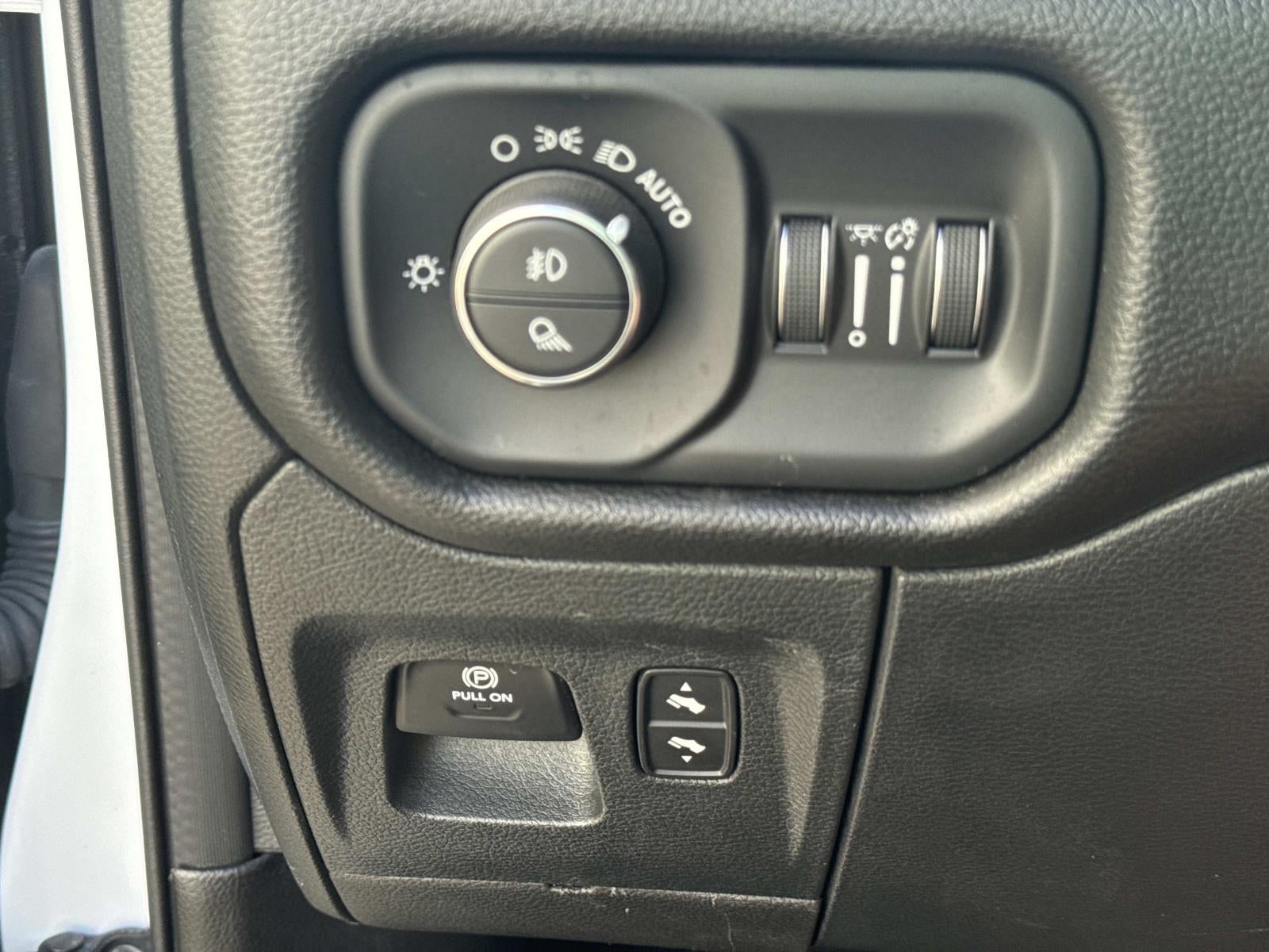 2023 RAM 1500 Laramie Crew Cab 4x4 5'7' Box