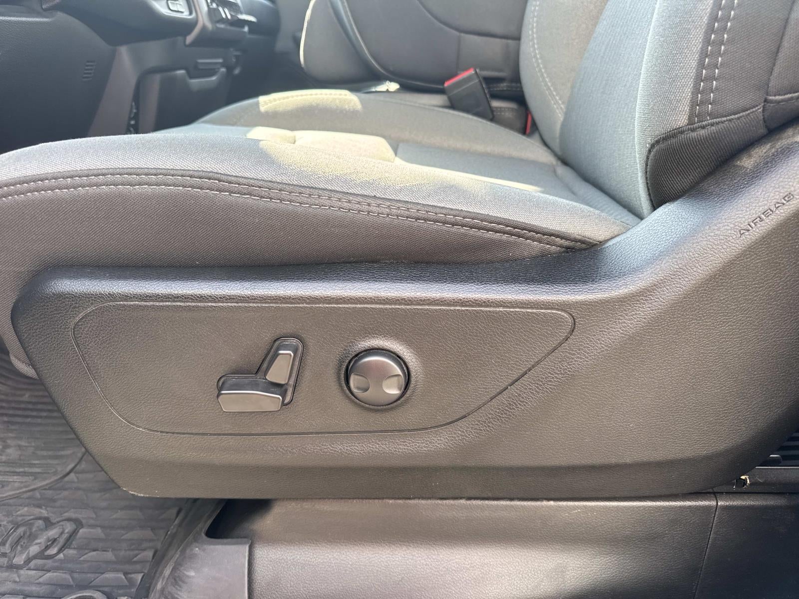 2022 RAM 1500 Big Horn Crew Cab 4x4 6'4' Box