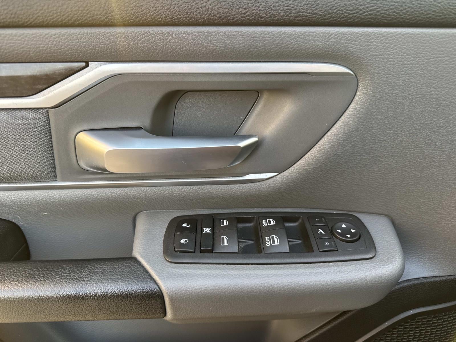 2022 RAM 1500 Big Horn Crew Cab 4x4 6'4' Box