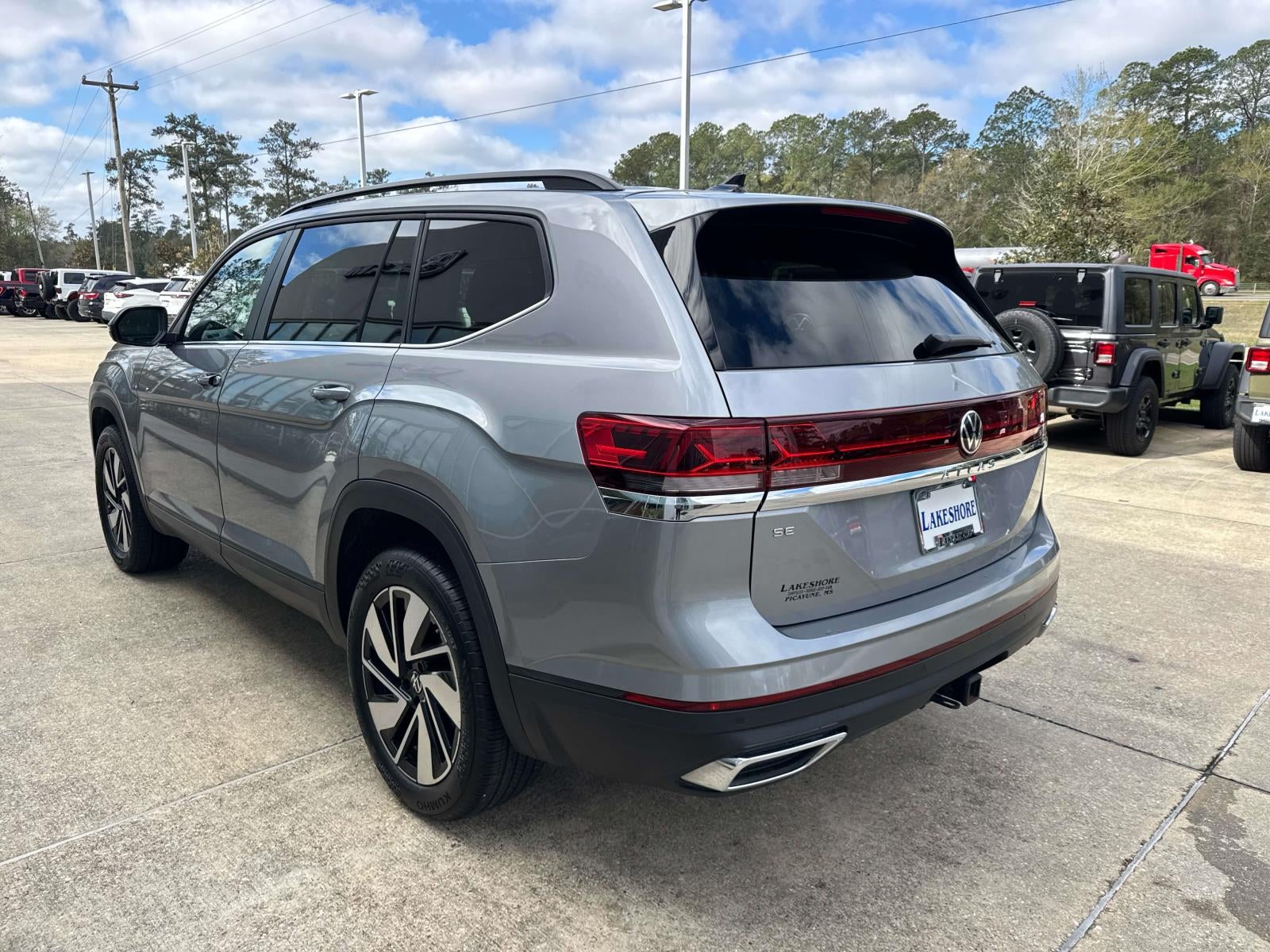 2024 Volkswagen Atlas 2.0T SE w/Technology