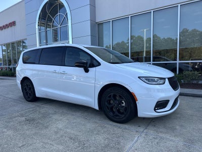 2024 Chrysler Pacifica Hybrid S Appearance Pkg