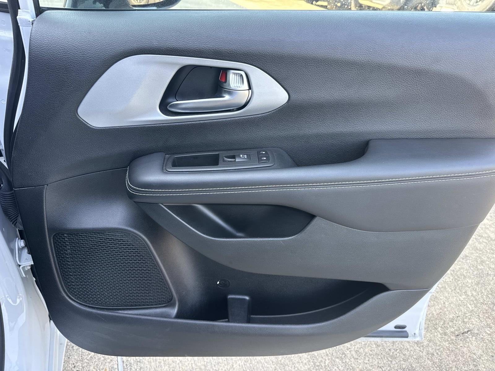 2024 Chrysler Pacifica Hybrid S Appearance Pkg