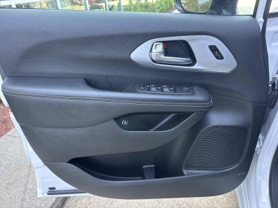 2024 Chrysler Pacifica Hybrid S Appearance Pkg