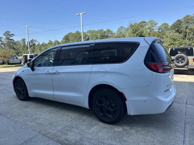2024 Chrysler Pacifica Hybrid S Appearance Pkg