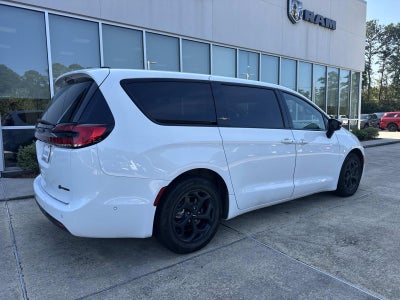 2024 Chrysler Pacifica Hybrid S Appearance Pkg