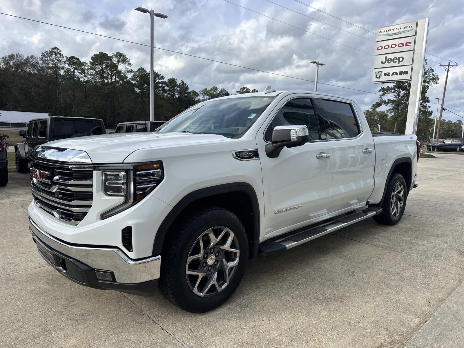 2022 GMC Sierra 1500 4WD Crew Cab Short Box SLT